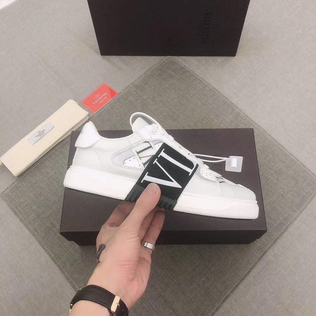 P440▫️V L7N spring and summer 🆕calf leather strap sneakers, no man should be able to refuse this style, classic color, so handsome! Purchase a high-precision replica of the original version to instantly sell off the market currency! 6 VLTN logo rubber effect straps - Valentino Garavani Logo printed on the back and tongue, all materials are customized to ensure quality! Size: 38/45 No. 018